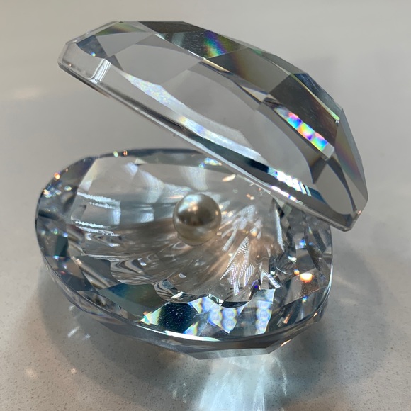 Swarovski Oyster shell with Pearl Accent - Picture 14 of 17